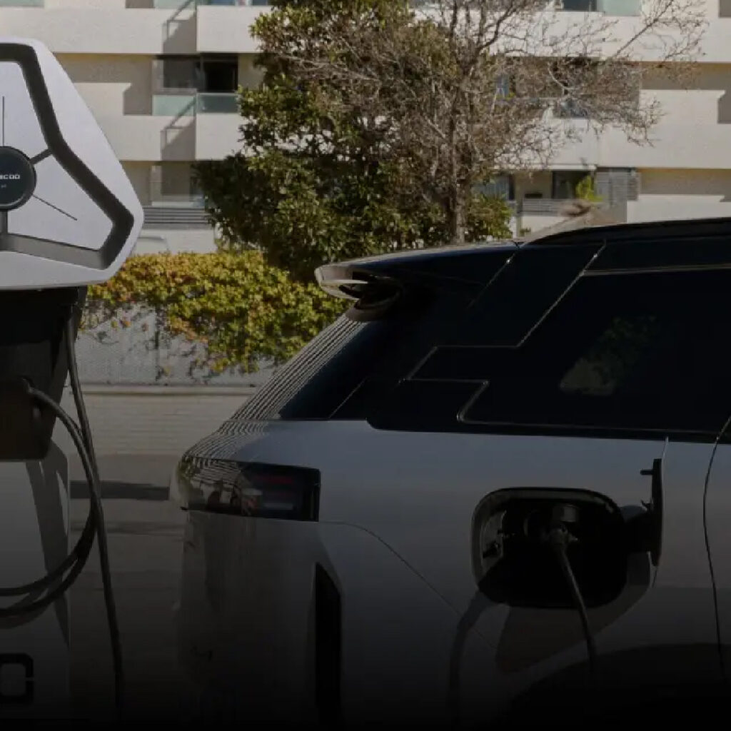 Coches eléctricos vs. híbridos: ¿Cuál es la mejor opción para el futuro?